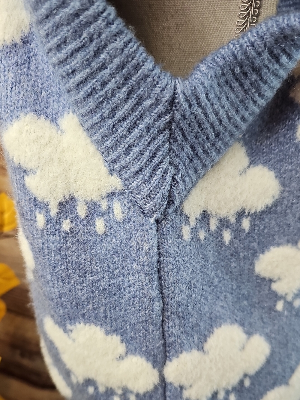 ZARA BLUE CLOUD SLEEVELESS V-NECK PULLOVER SWEATER VEST *FLAWED* - Picture 5 of 13